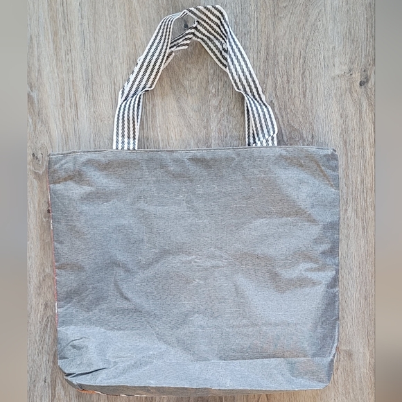 Hello Kitty NWOT Large Tapestry tote - Picture 6 of 9